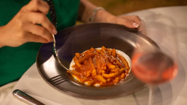  " Maccheroni" pasta with tomato and cacioricotta fondue cheese - Filippo de Raho - Il ristorantino