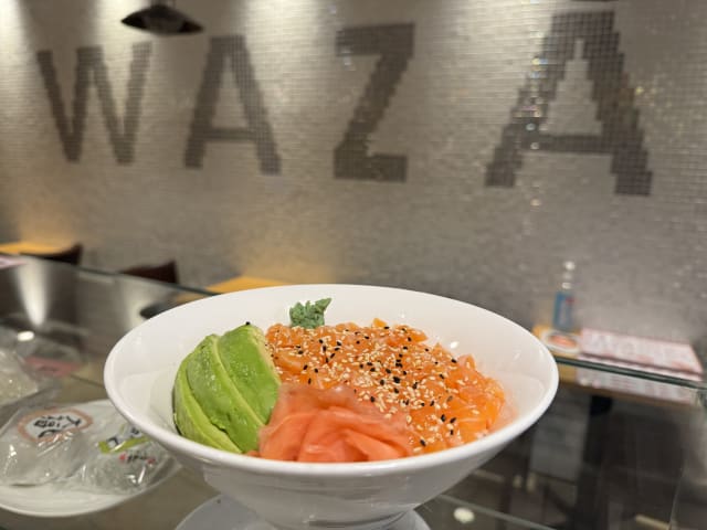 chirashi avocat saumon - Waza Sushi, Paris