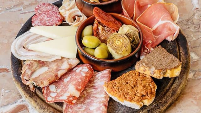 Selezione di salumi e crostini - Ristorante il Punto di Simone