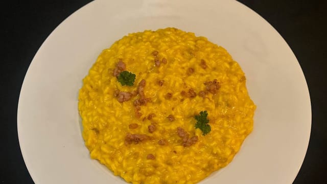 Risotto salsiccia e zafferano - Hot Rock, Milan