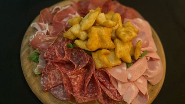 Tagliere di salumi - Hot Rock, Milan