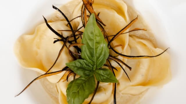 Delizie di bufala su crema di melanzane - Terra e Sale