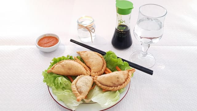 Shabhakleb 3pc - Taste of Tibet, Malakoff