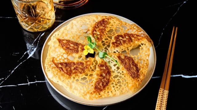 Crispy gyoza poulet ( 6 pcs )  - Moon Fusion, Paris