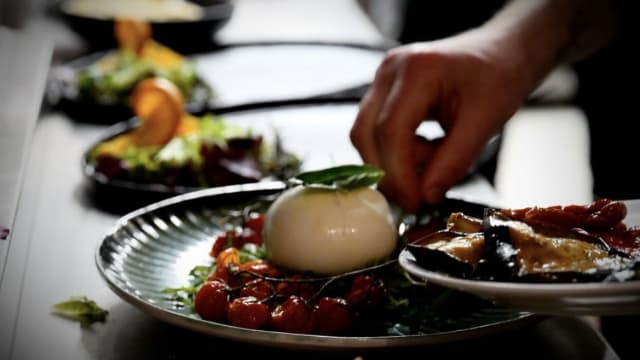 Burrata et tomates cerises confites - Colisée 56 - Bistrot Chic, Paris