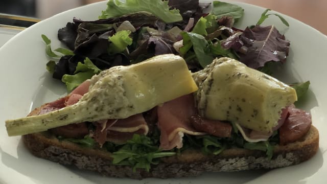 Tartine de Rivera et salade - Aux Spatules, Paris