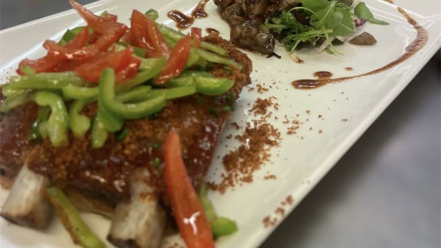 Ribs di Mora Romagnola in salsa BBQ con patate al forno - L'Osteria de Burdèl, Bologna