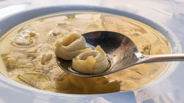 Tortellini Della Tradizione ... O Come Vuoi Tu in Brodo, in Fonduta Di Parmigiano O Al Ragù - Buca San Petronio, Bologna