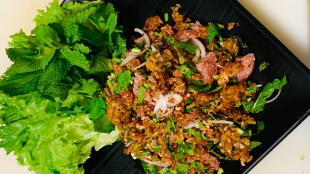 Salade de riz Croustillante au porc
