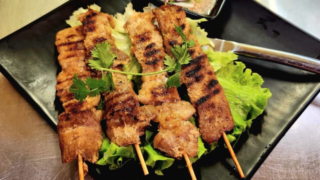  Brochettes de porc - Baan Issan, Paris