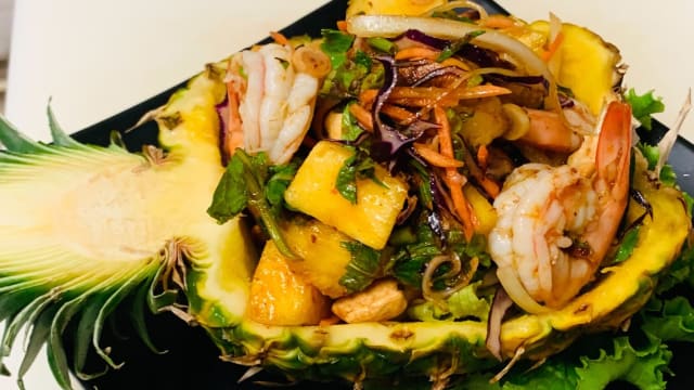 Salade ananas aux crevettes - Baan Issan