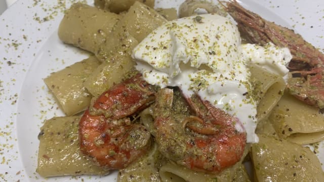 Ravioloni gamberone rosso e pesto di pistacchio - Il Covo Dello Zio Sam