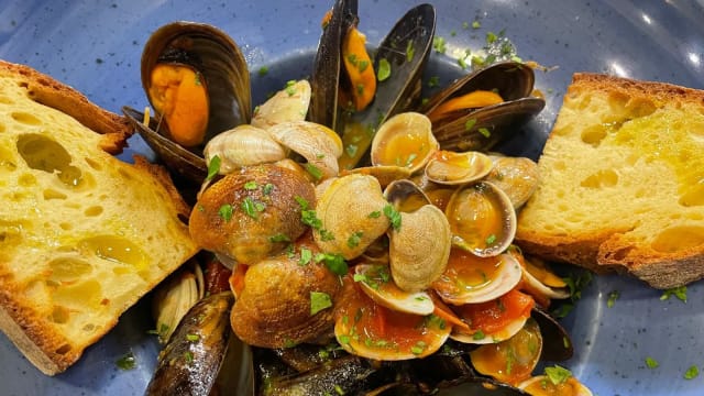 Guazzetto di cozze e vongole - Mare in Pasta Darsena - Enoteca di Mare