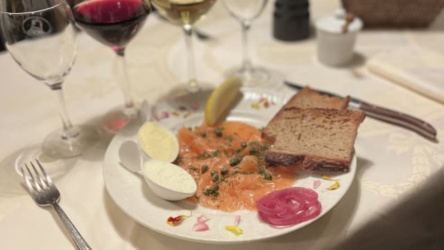 Camembert rôti et ses mouillettes - A la Cloche d'Or, Paris