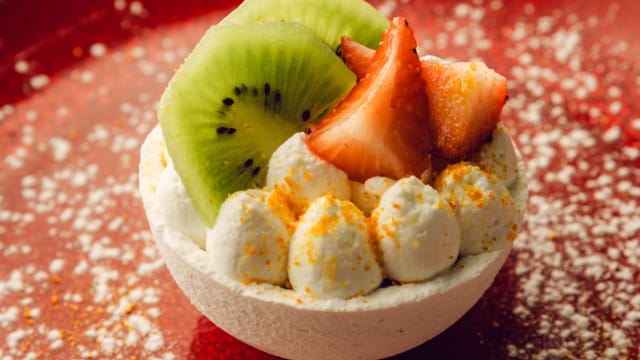 Pavlova - Tagide Wine & Gastrobar 