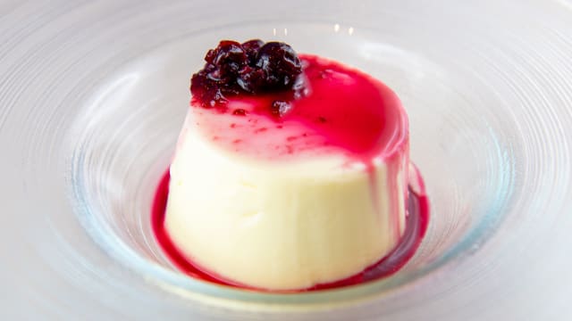 Panna cotta con frutti di bosco/cioccolato  - Ristorante Autoespresso