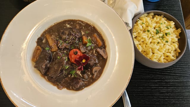 Boeuf Bourguignon - Chez Marguerite .