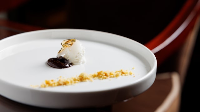 Seppia | Mascarpone dolce | Cioccolato | Sale affumicato | Crumble - Relais le Jardin Fine Dining Restaurant, Rome