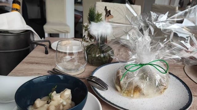 Papillote de rodaballo con coliflor braseada y salsa de queso - Verde Esmeralda, Toledo