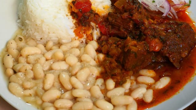 Seco de ternera con frijoles - Huacatay