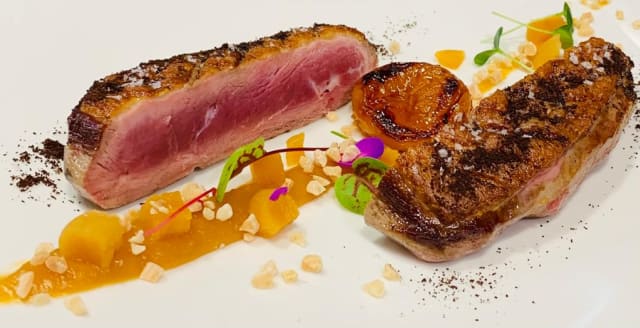 Petto d'anatra, foie-gras, albicocche reidratate al Madeira, polvere di caffè  - La Madia