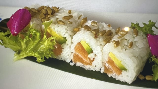 U. fiocco salm avocado - Umi Sushi