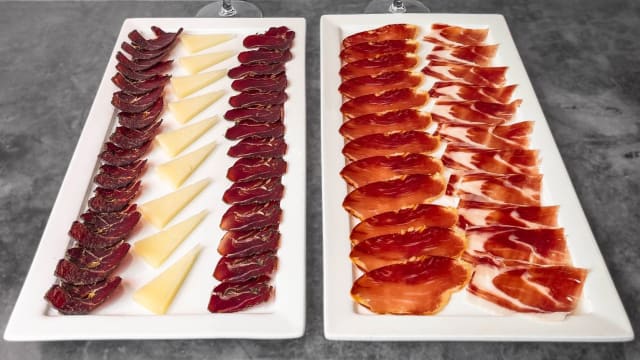 Tabla de cecinas y jamón 100% ibérico bellota - La Encina de Ortega (tienda de degustación de jamón ibérico), Toledo