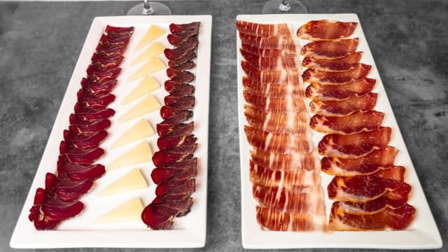 Degustación Jamón ibérico bellota ,lomo ibérico bellota, cecinas y queso manchego.  - La Encina de Ortega (tienda de degustación de jamón ibérico), Toledo