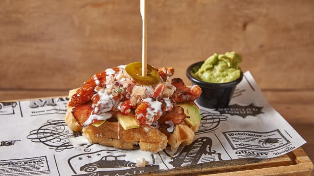 Chicken waffle - Contrabando Restaurante e Bar