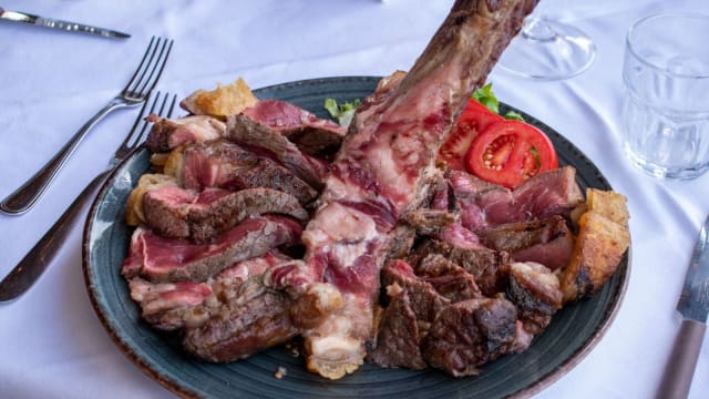 Bistecca alla fiorentina (1,2 kg), con patate - Lago Viola 