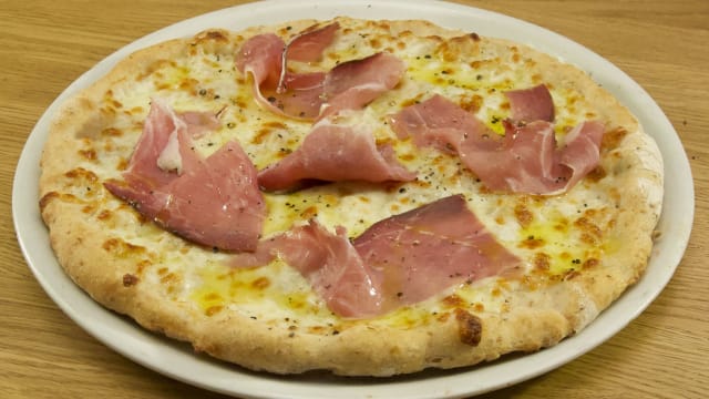 Speck e provola - Sfizio Pizza