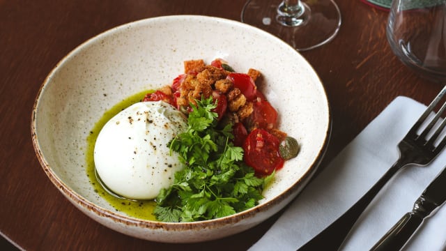 Sélection de tomates du marché, burrata crémeuse  - Le Palais, Paris