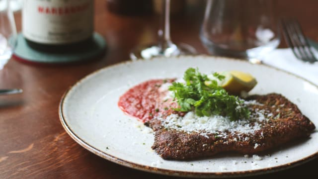 Belle escalope de veau milanaise, pomodoro - Le Palais