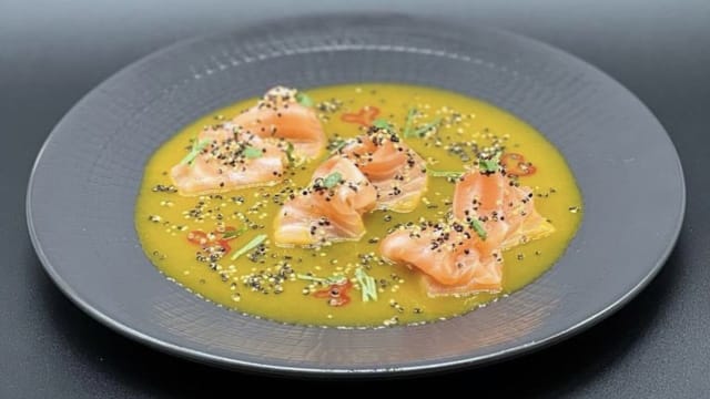 Tiradito de salmon - Moche - Peruvian Cuisine & Pisco Bar