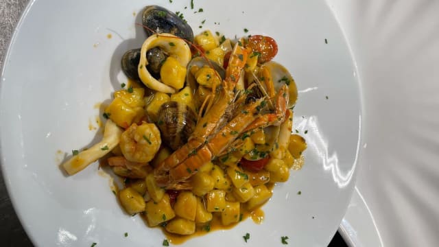 Paccheri al gambero rosso - Il Cortile - Ristorante Di Pesce