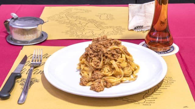 Tagliatelle al ragù - Il Santo bevitore Bologna, Bologna