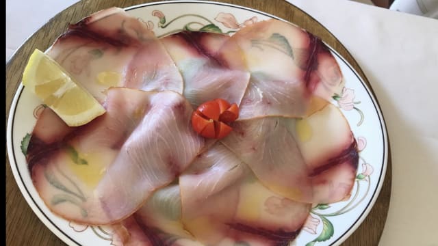 Carpaccio di pesce spada affumicato con olio e limone  - Osteria di Largo Kennedy