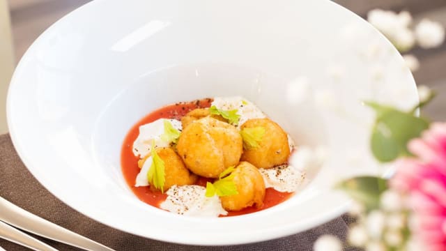  Bonbon cacio e pepe, gazpacho di pomodoro e stracciatella  - Ristorantino del Castello