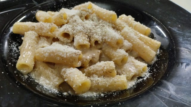 Rigatoni cacio e Pepe - Ristorante Stella di Coccia