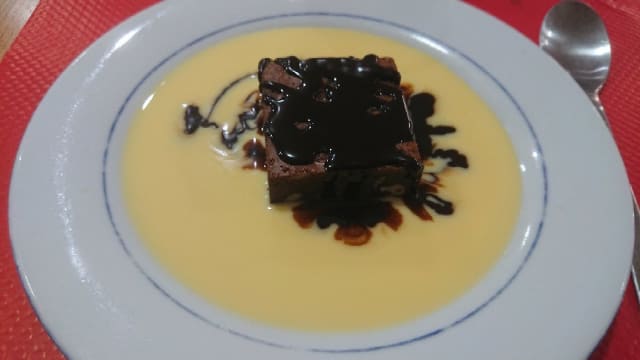 Brownies, crème anglaise - Le Diplomate, Puteaux