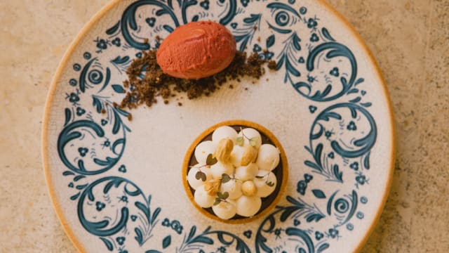 • chocolate tartlet with salted caramel and peanuts - ERA CONVIVIAL CAVE RESTAURANT, Matera