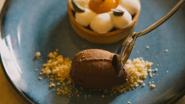 Shortcrust pastry with apricot, almond, and saffron - ERA CONVIVIAL CAVE RESTAURANT, Matera