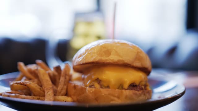 Classique Cheesburger  - La Centrale, Paris