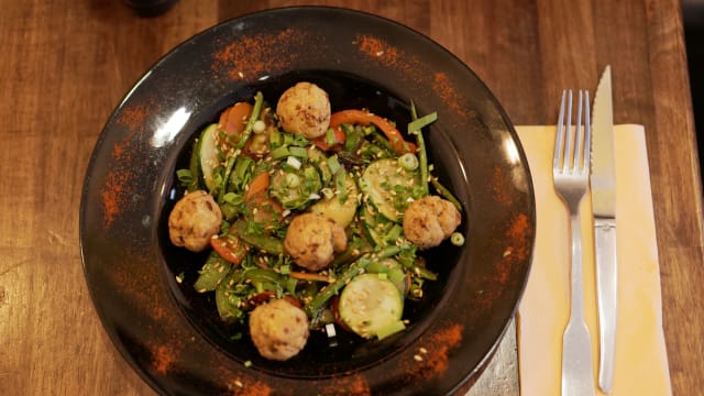 Wok de légumes croquants et cromesquis de petits-pois - La Centrale, Paris