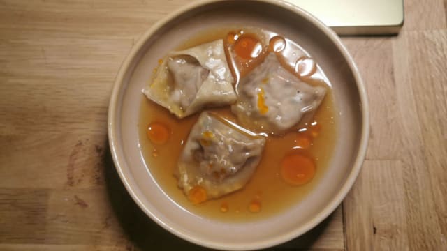 Wonton aux champignons, bouillon umami  - Ter, Paris