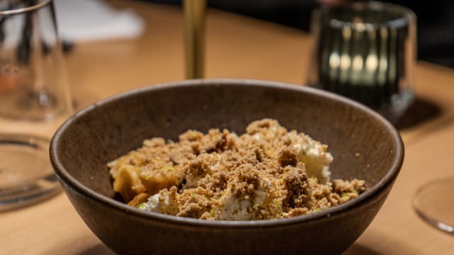 Pommes rôties, crumble de sarrasin, chantilly citron - Ter, Paris