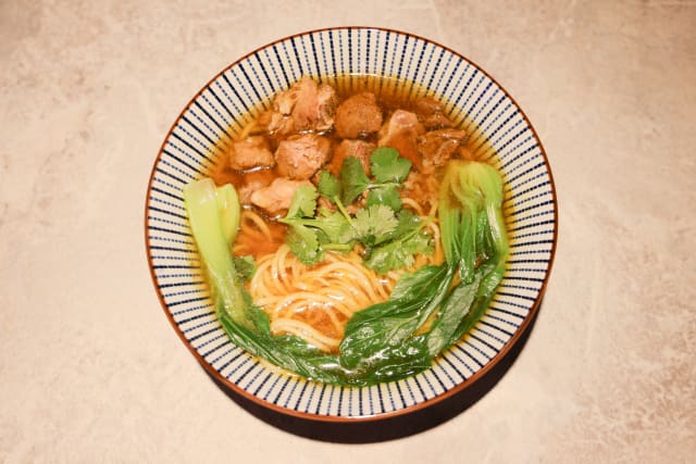 Ramen a mano con carne di agnello in brodo - Rujia Ristorante 儒家餐厅, Milan