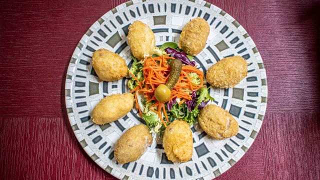 Surtido de croquetas caseras - Lo Nuestro Tape, Toledo