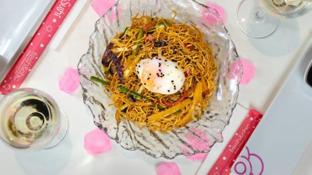 Yakisoba vegetal con huevo a baja temperatura - Miss Sushi - Las Tablas