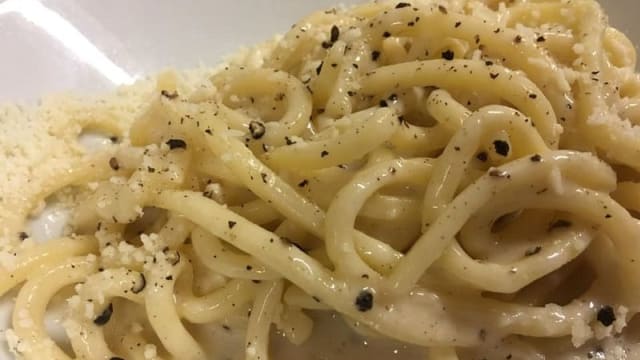 Tonnarelli cacio e pepe - Aroma De Roma